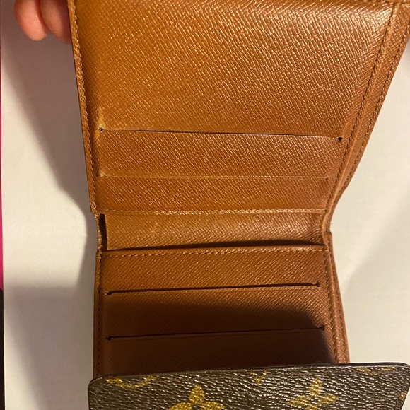 Louis Vuitton Unisex Compact Monogram Wallet - Picture 4 of 6